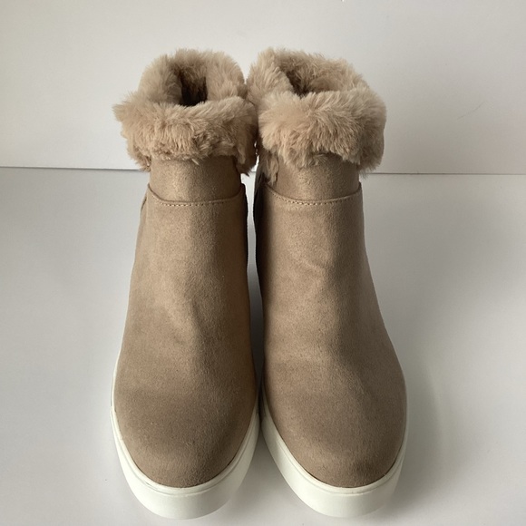 MAURICES: tan suede, feel faux fur topped wedge, bootie sneakers size 9 - Picture 2 of 8